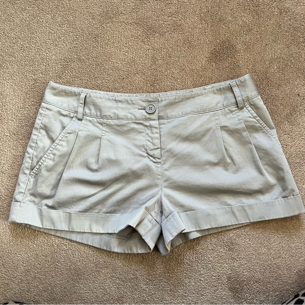 Express Women’s Cuffed Short Shorts Size 6